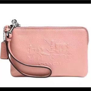 Sold！COACH leather Corner Zip Wristlet-pink